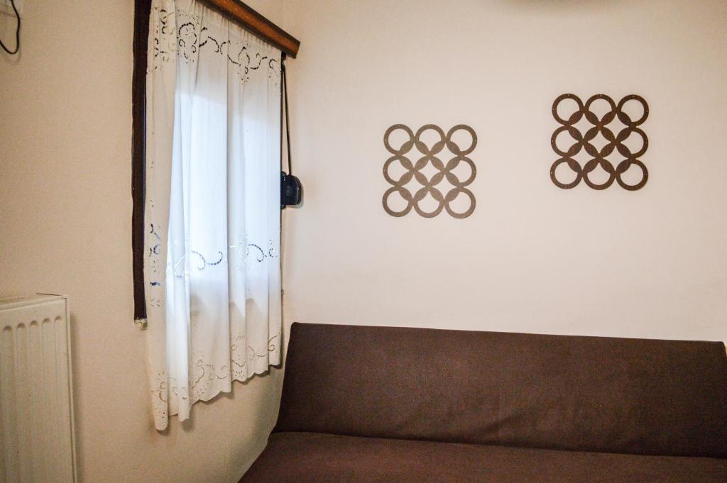 Lamprou room 5
